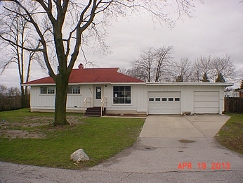 Ridgewood Dr, Bay City, MI 48706 