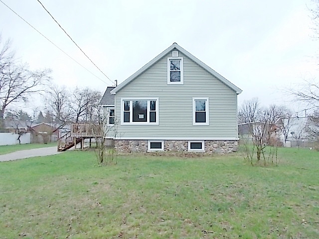 E Adams St, Coleman, MI 48618 