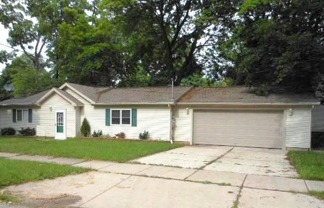 E Warren, Charlotte, MI 48813 