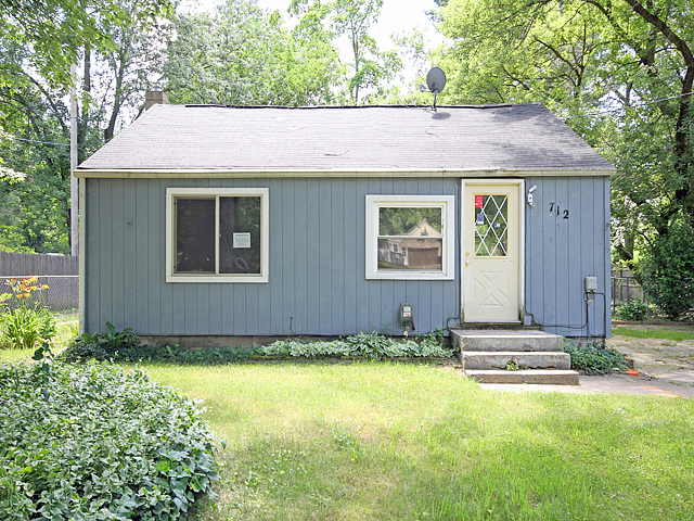 Lagrave St S, Paw Paw, MI 49079 
