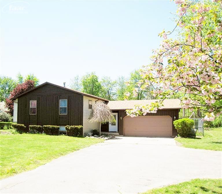 North, Fenton, MI 48430 