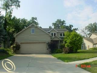 Plumtree Ln, Fenton, MI 48430 