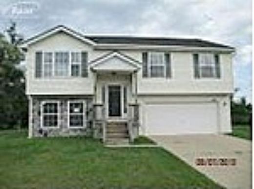 Andover Woods Dr, Fenton, MI 48430 