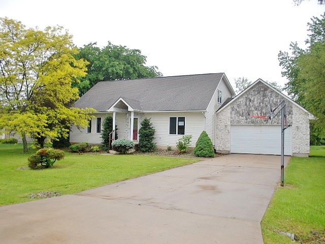 Briar Creek Ln, Burton, MI 48509 
