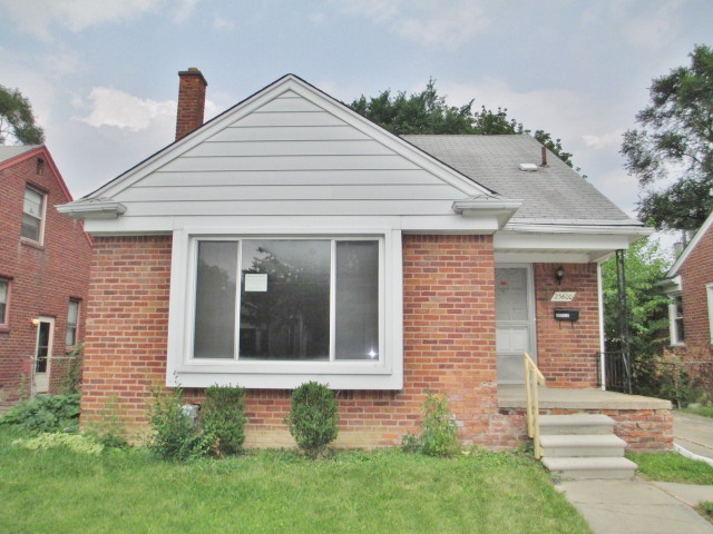 23600 Jerome St, Oak Park, MI 48237 