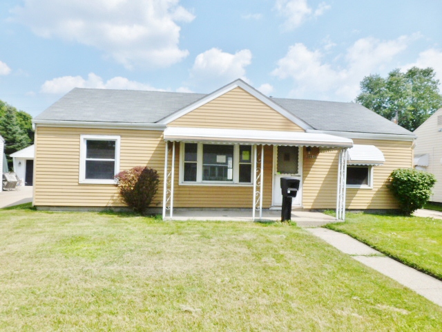 26640 Ridgemont St, Roseville, MI 48066 