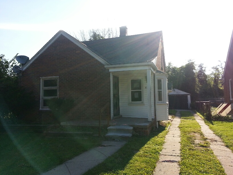 8626 Warwick, Detroit, MI 48228 