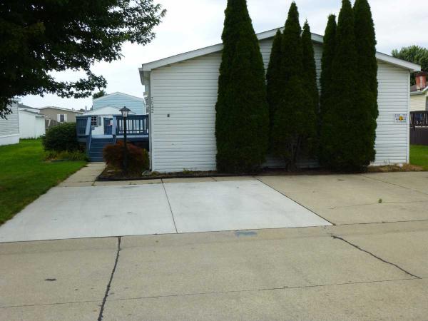 7042 Chippewa, Romulus, MI 48174 