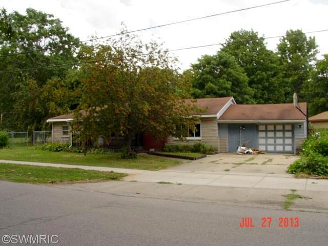 Pine, Decatur, MI 49045 