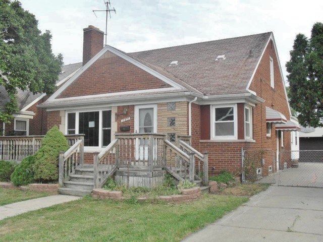 15677 Collinson Ave, Eastpointe, MI 48021 