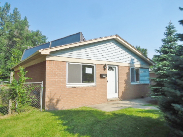 27048 Jeannette St, Taylor, MI 48180 