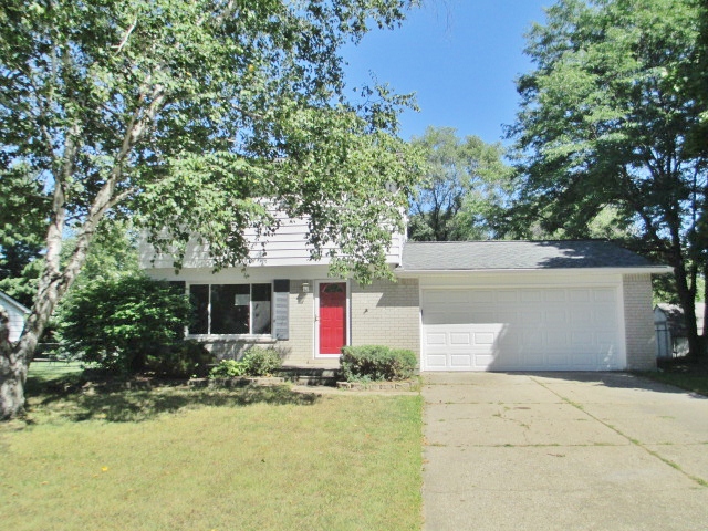 1950 Greenmeadow Dr, Walled Lake, MI 48390 
