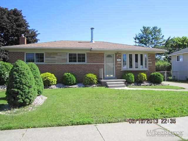 Diehl Dr, Mount Clemens, MI 48043 