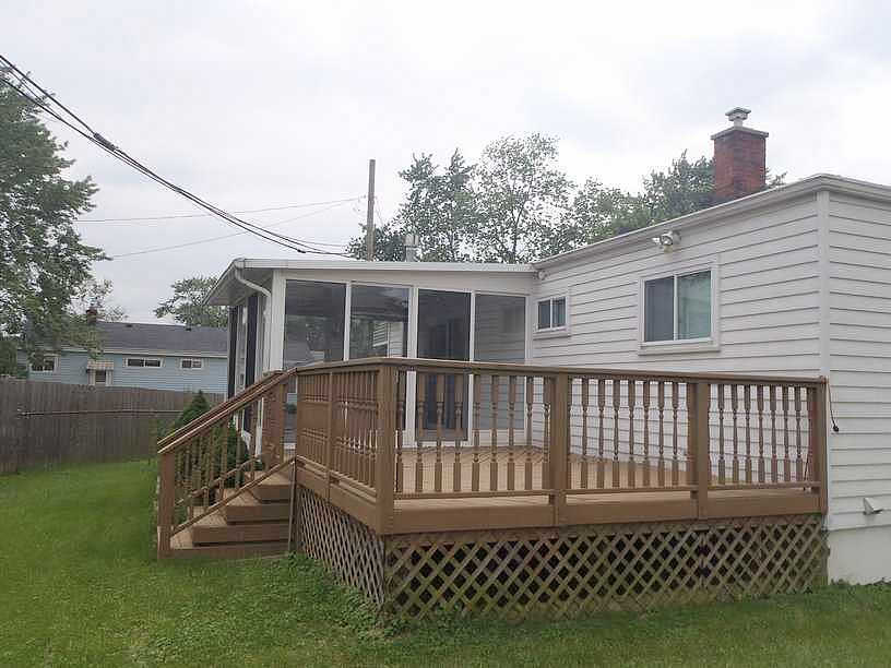Farnham Ave, Lincoln Park, MI 48146 