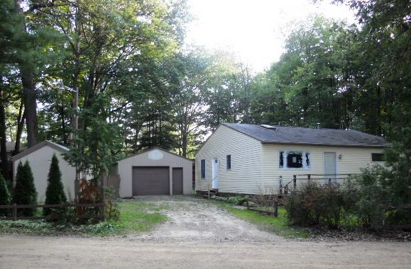 322 South St, Harrison, MI 48625 