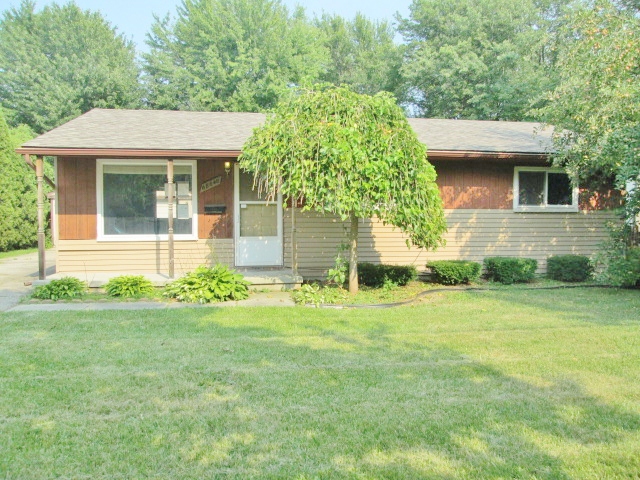 68640 Oak St, Richmond, MI 48062 