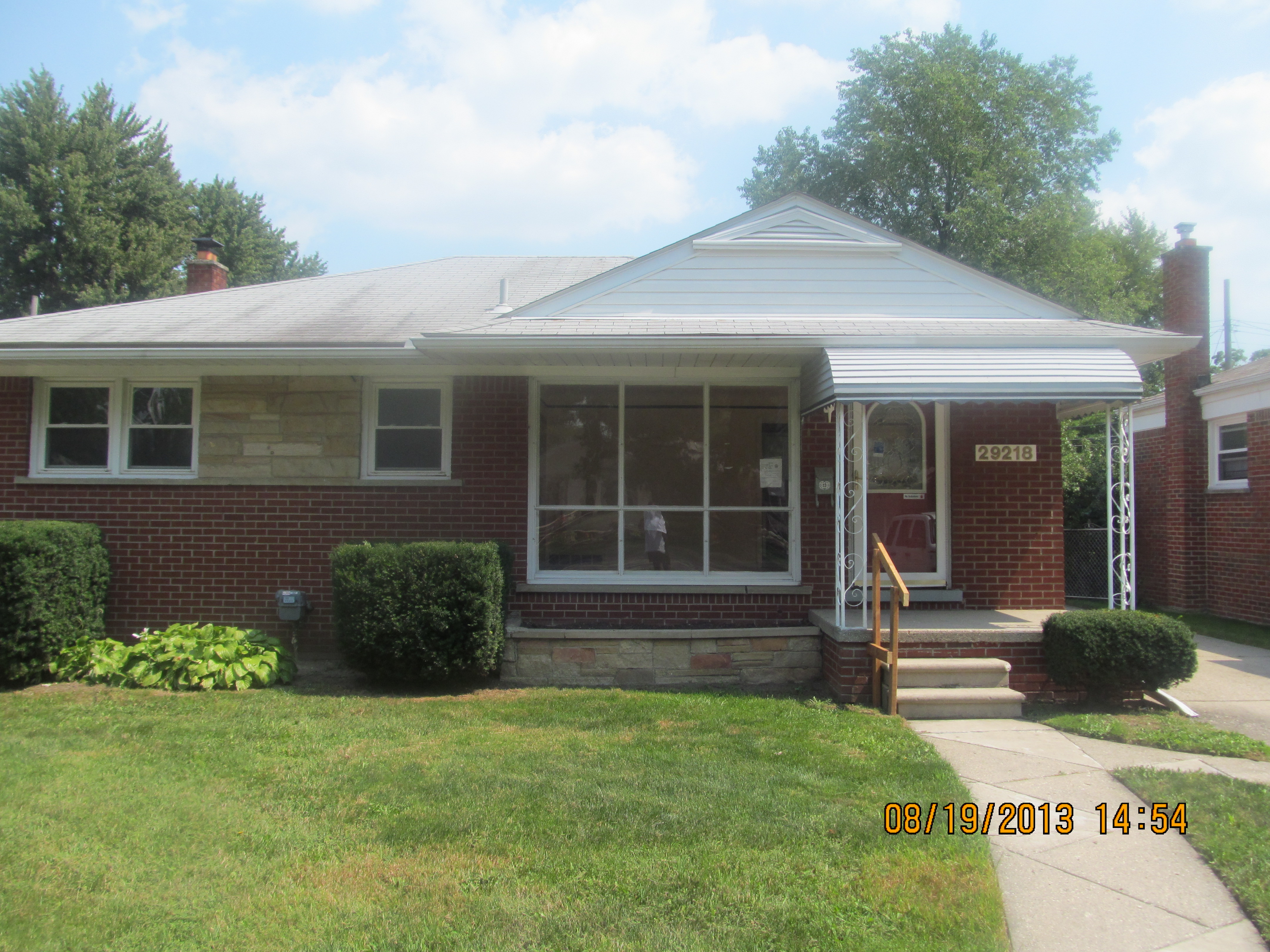 29218 Ursuline St, St Clair Shores, MI 48081 