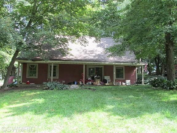 Crest Ln, Jonesville, MI 49250 