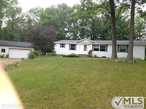Bradford Ln West, White Cloud, MI 49349 