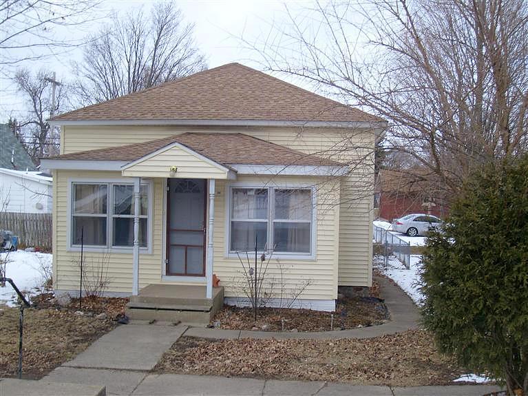 East Gilson St, Edmore, MI 48829 