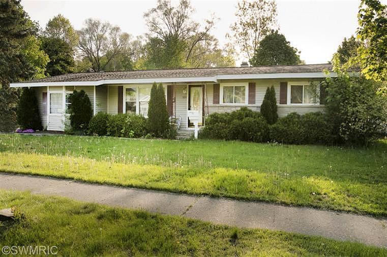 Elm St, Three Rivers, MI 49093 