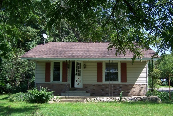 863 N 16th St, Otsego, MI 49078 