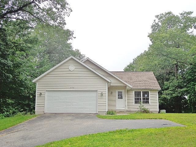 Berrywood, Lowell, MI 49331 
