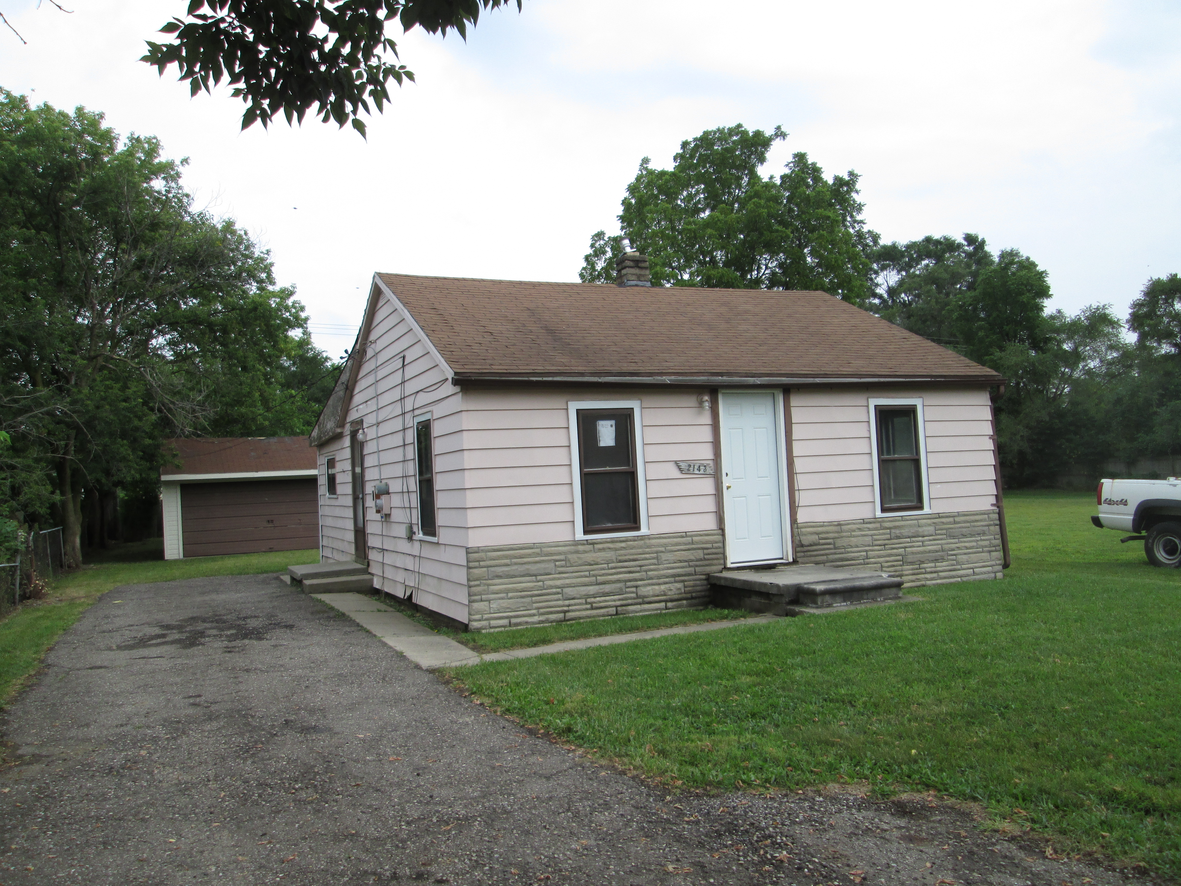 2143 Moeller, Ypsilanti, MI 48198 