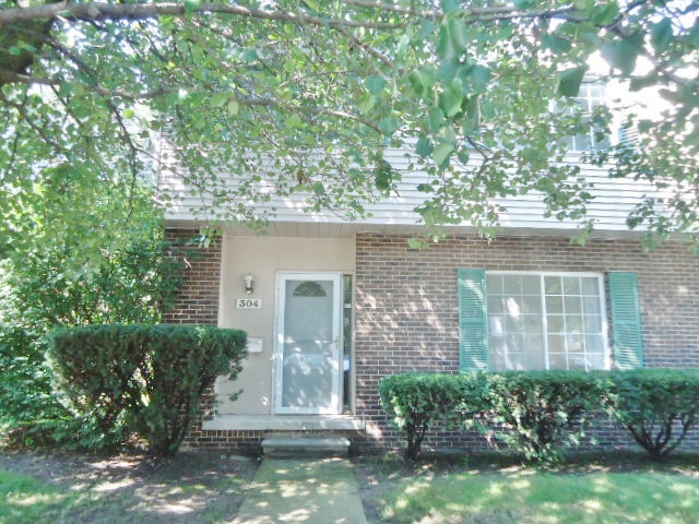 304 Estrada Dr, Belleville, MI 48111 