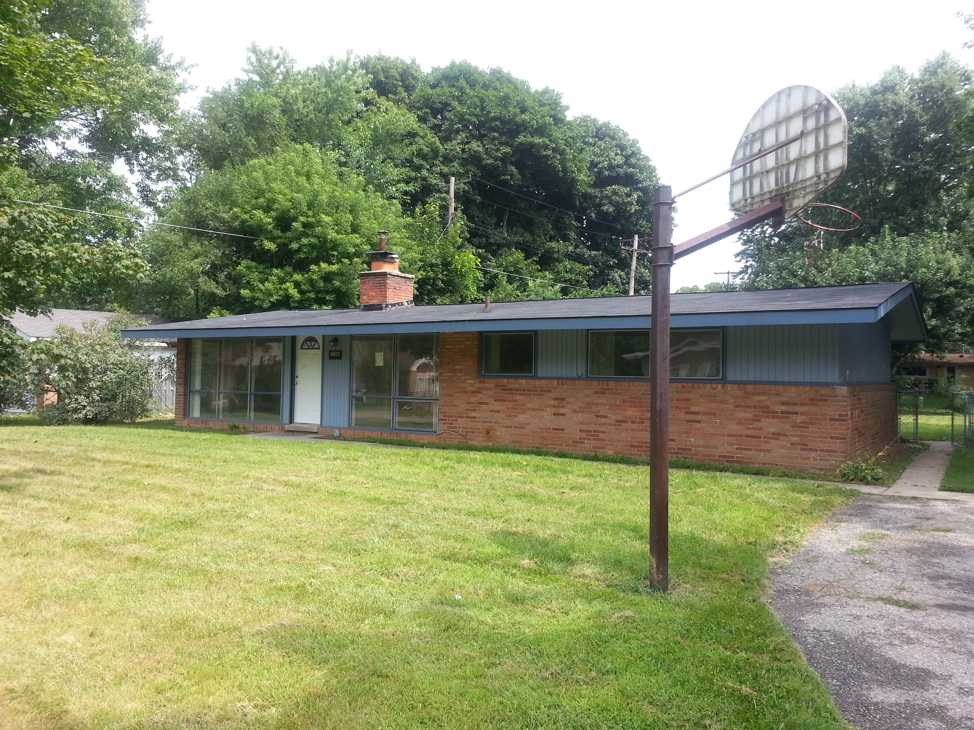 2158 Glencove Rd, Wolverine Lake, MI 48390 