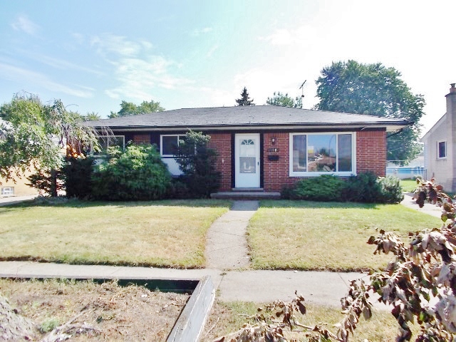 29284 Fairfield Dr, Warren, MI 48088 