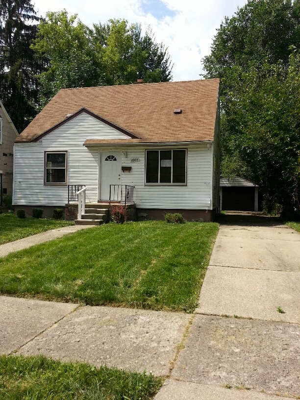 8291 Heyden St, Detroit, MI 48228 