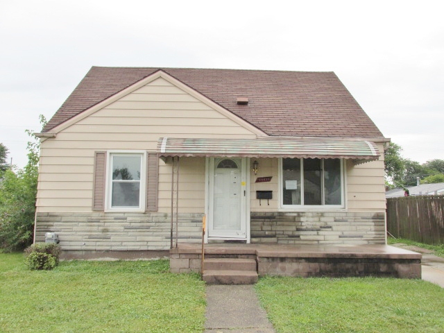 19229 Eastland St, Roseville, MI 48066 