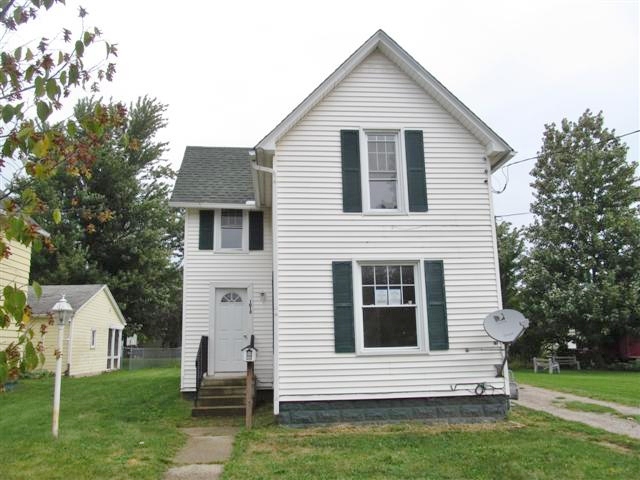 1013 Chestnut St, Adrian, MI 49221 