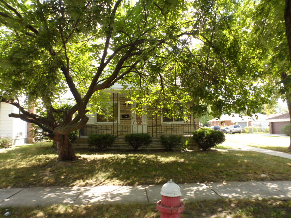 21004 Syracuse Ave, Warren, MI 48091 