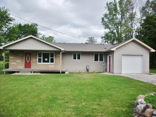 2227 E Cody Estey Rd, Pinconning, MI 48650 