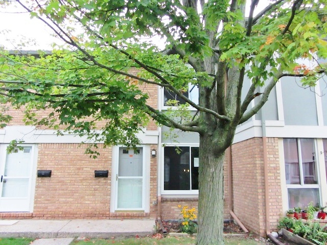 925 Trafalger St, East Lansing, MI 48823 
