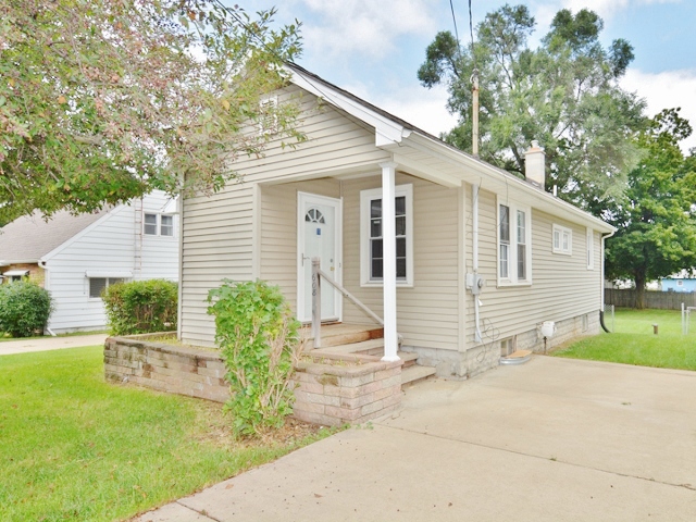 608 Royal Dr, Jackson, MI 49202 