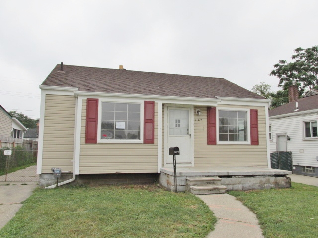 25279 Dale St, Roseville, MI 48066 