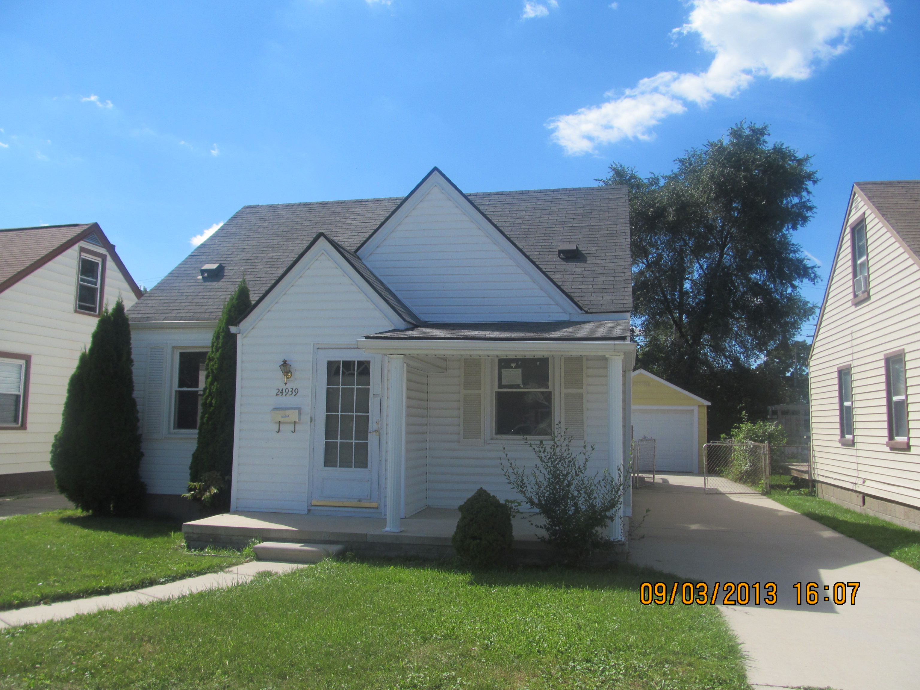 24939 Wilmot Ave, Eastpointe, MI 48021 