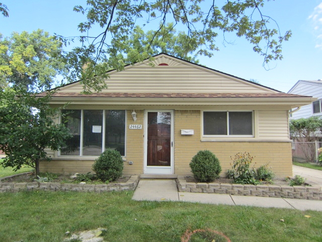 24462 Hanover St, Dearborn Heights, MI 48125 