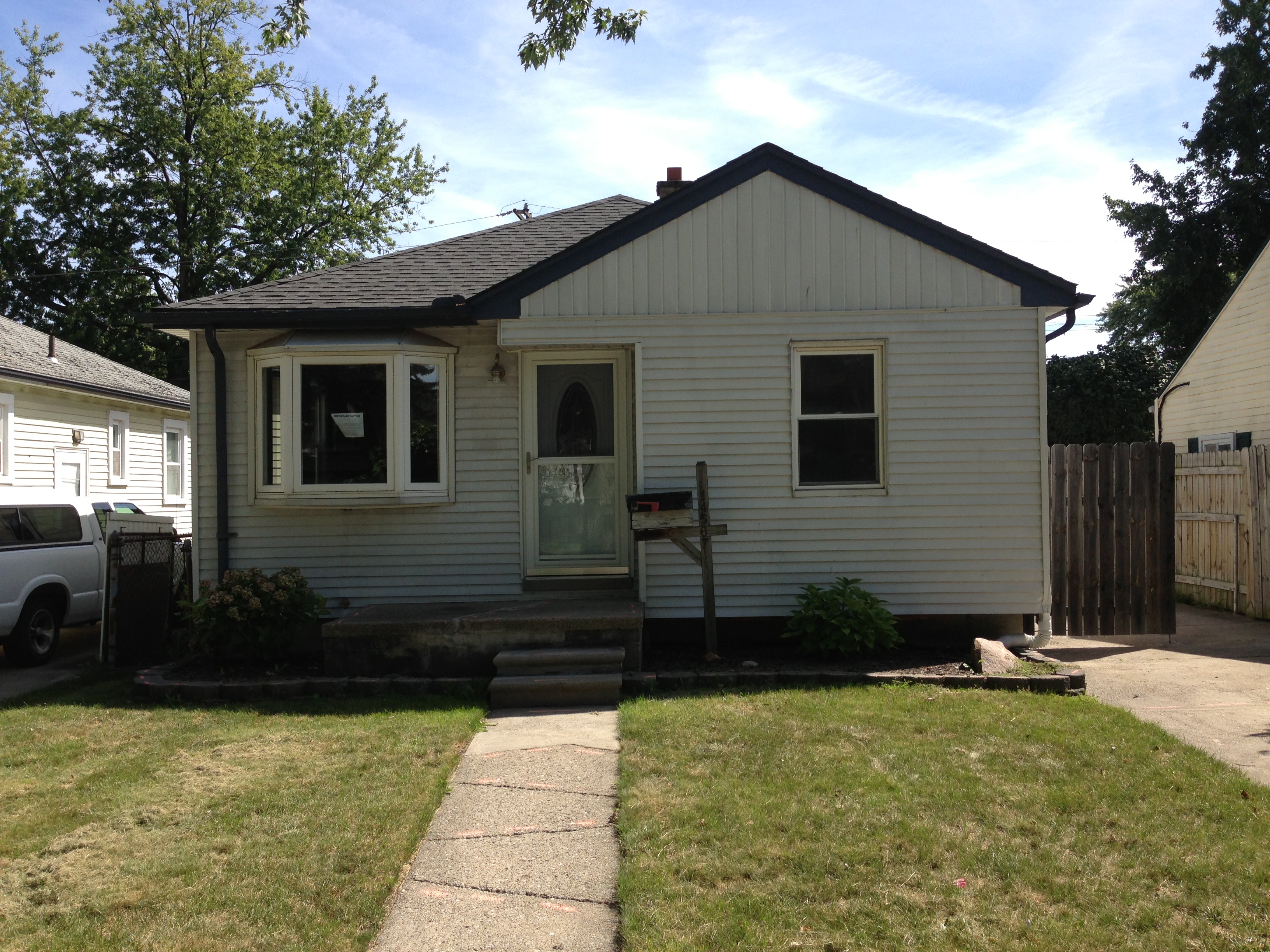 14567 Agnes St, Southgate, MI 48195 