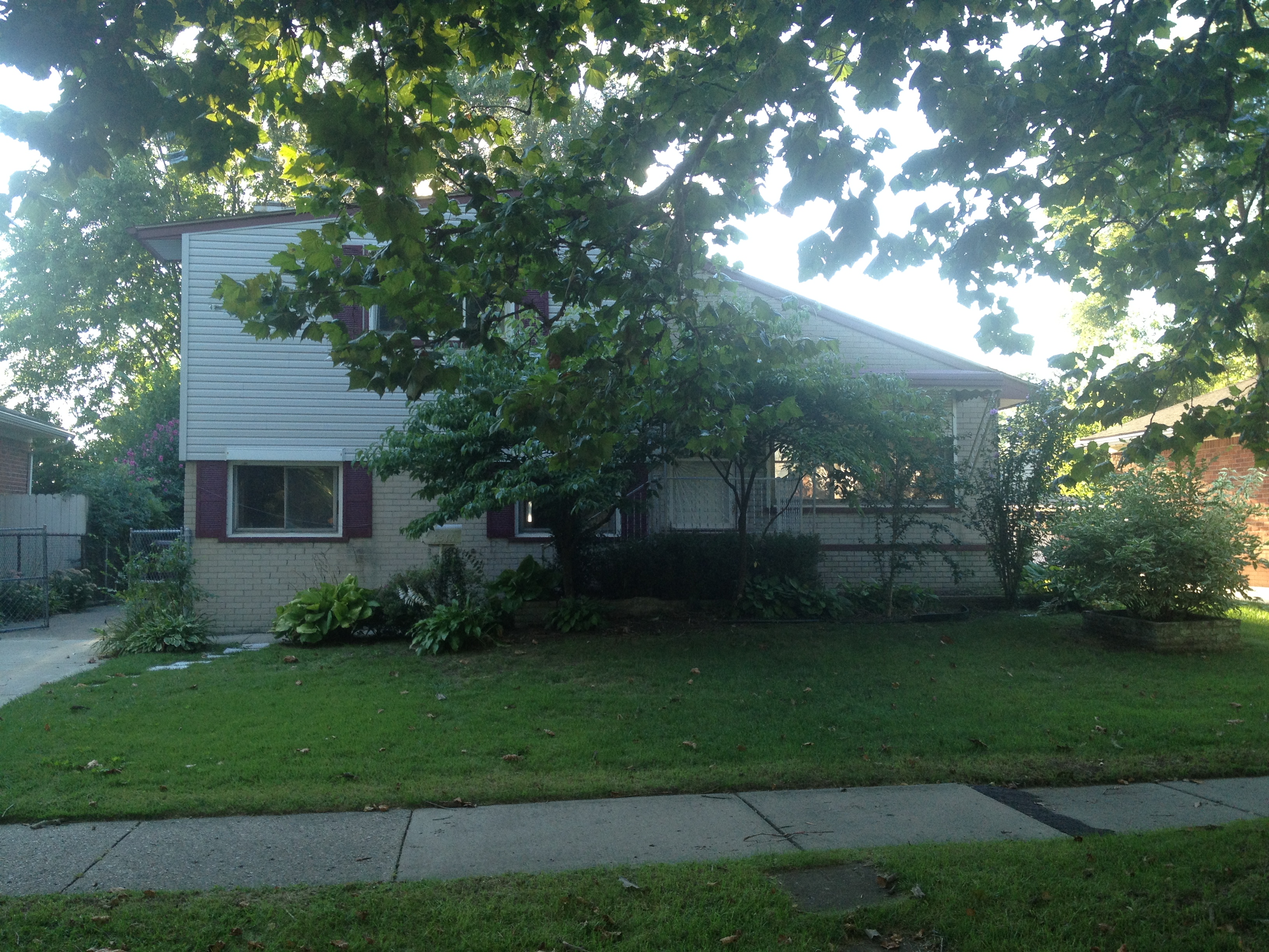4516 Hayes St, Wayne, MI 48184 