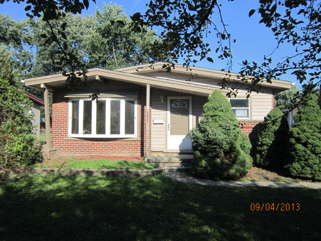 8451 Clippert St, Taylor, MI 48180 