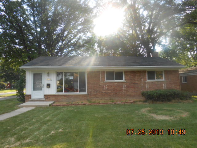 28031 Pierce St, Southfield, MI 48076 