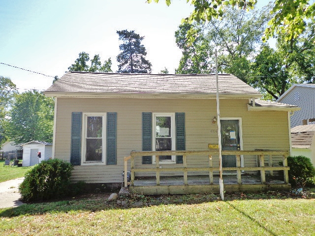 606 E Walker St, Saint Johns, MI 48879 