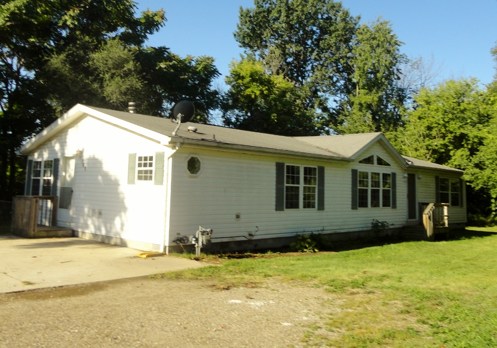 140 Felton Ave, Benton Harbor, MI 49022 
