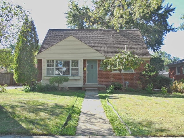 21234 Erben St, St Clair Shores, MI 48081 