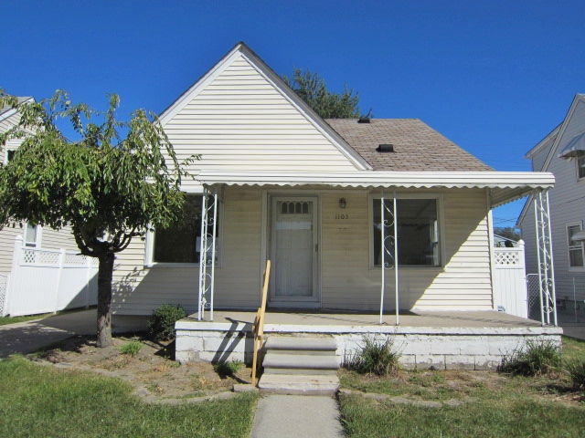 1103 10th St, Wyandotte, MI 48192 