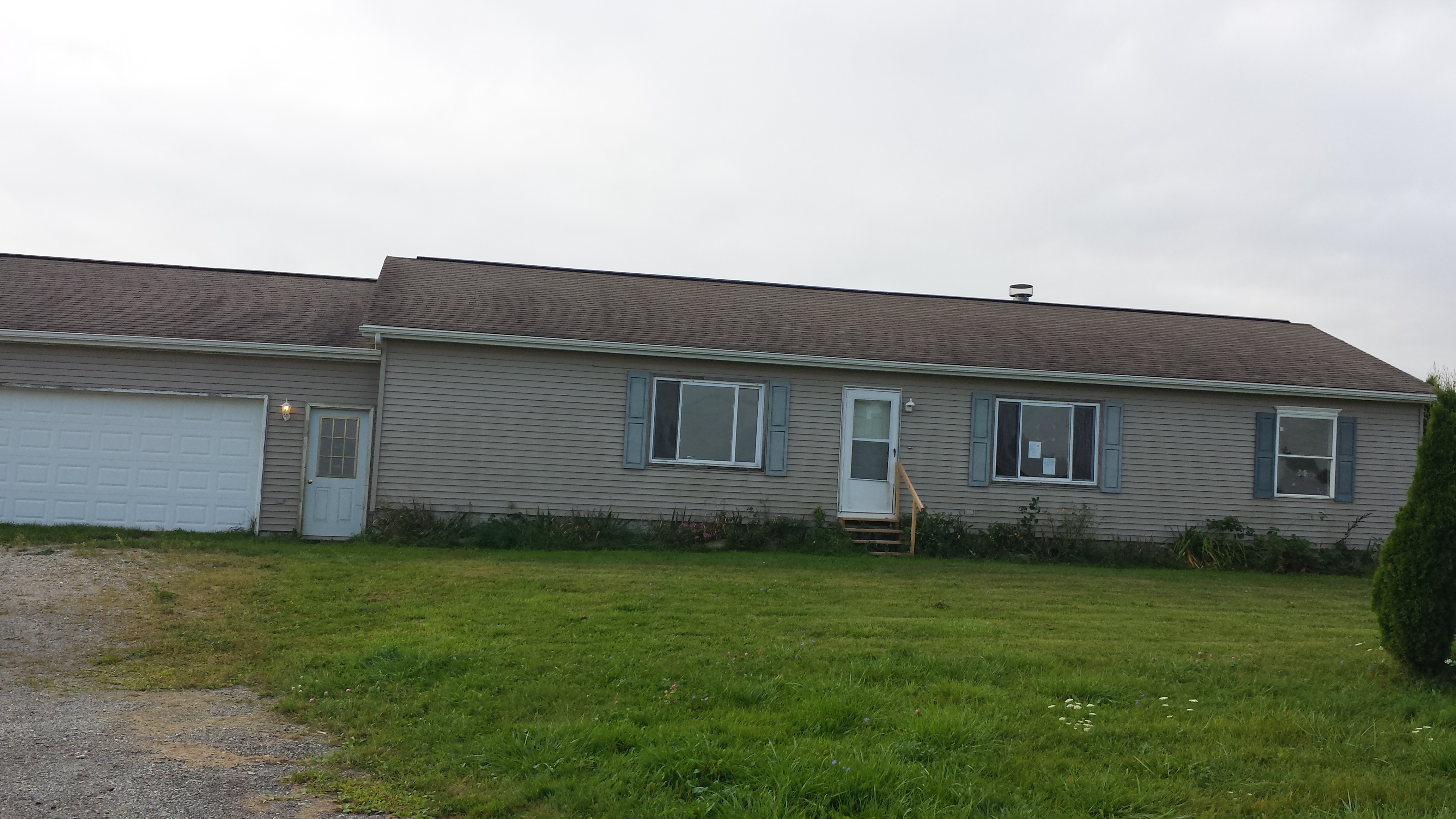 7613 Fisher Rd, Avoca, MI 48006 